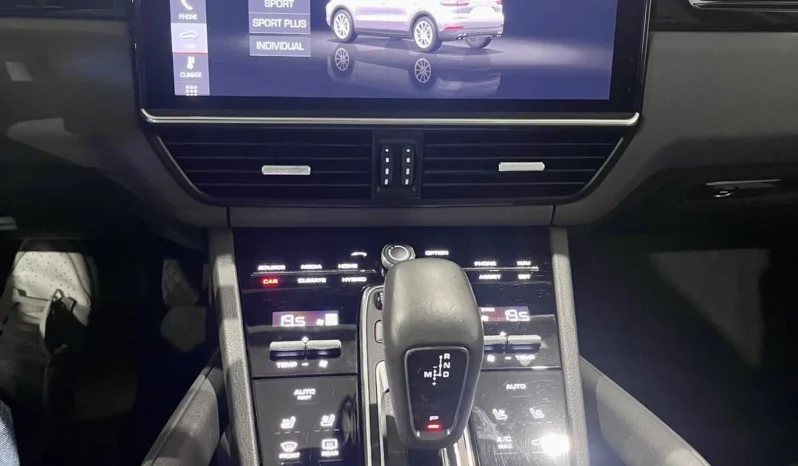 
								Porsche Cayenne E-Hybrid Sport Chrono full									