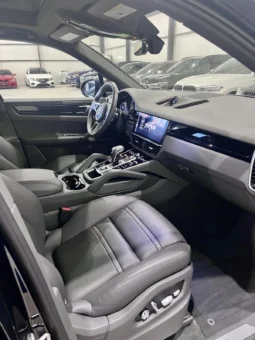 
										Porsche Cayenne E-Hybrid Sport Chrono full									