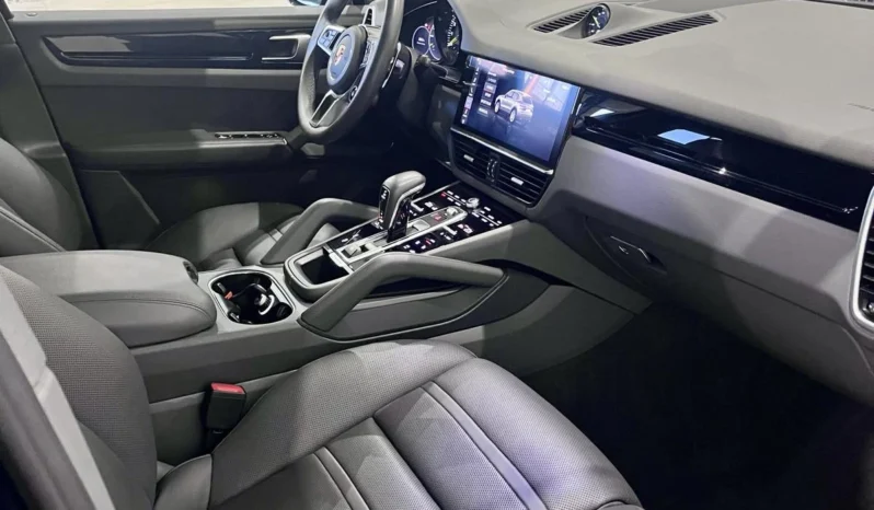 
								Porsche Cayenne E-Hybrid Sport Chrono full									