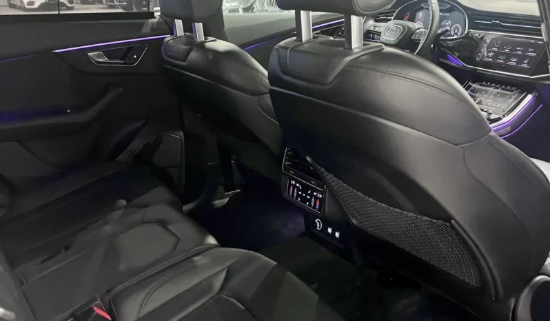 
								Audi Q8 55 TFSI Technik S LINE full									