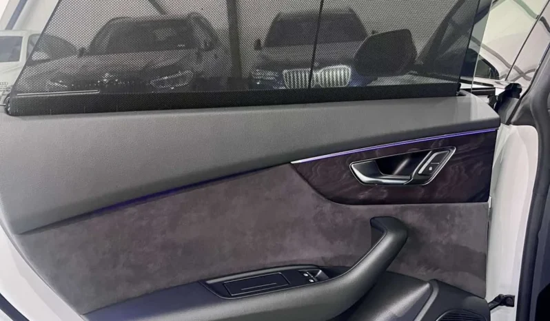 
								Audi Q8 55 TFSI Technik S LINE full									