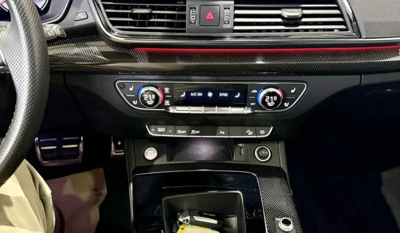 
								Audi SQ5 30TFSI Black Optic full									