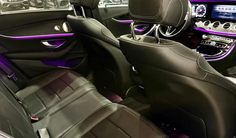 
								Mercedes-Benz E 400 4M AMG Night Package full									
