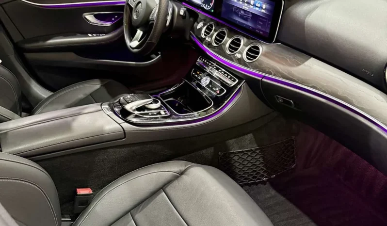 
								Mercedes-Benz E 400 4M AMG Night Package full									