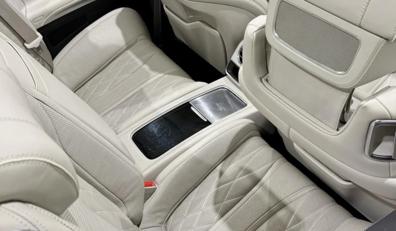 
								Mercedes-Benz S 63 AMG V8 4M Cabrio full									