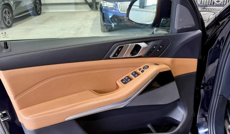 
								BMW X5 40i M Sport Shadow Line full									
