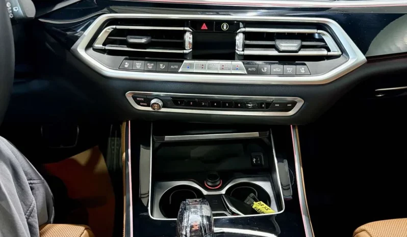 
								BMW X5 40i M Sport Shadow Line full									