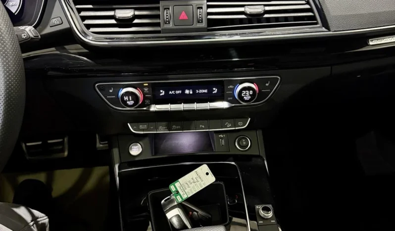 
								Audi Q5 45TFSI S Line Black Optic full									