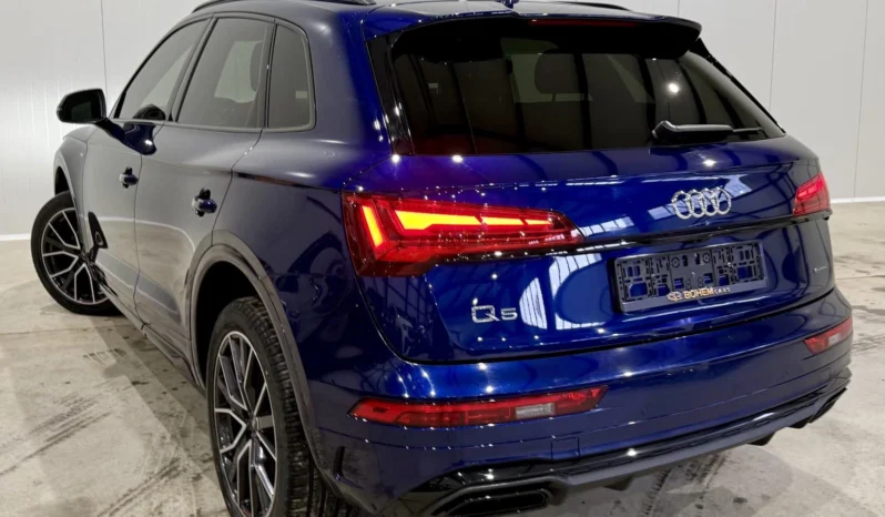 
								Audi Q5 45TFSI S Line Black Optic full									