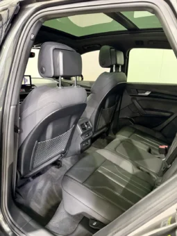
										Audi Q5 45 TFSI Black Optic full									