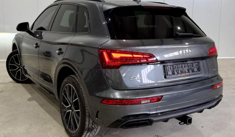 
								Audi Q5 45 TFSI Black Optic full									