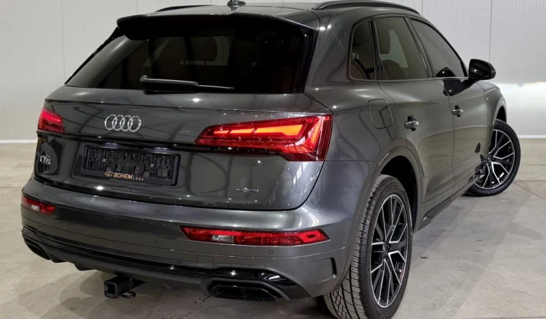 
								Audi Q5 45 TFSI Black Optic full									