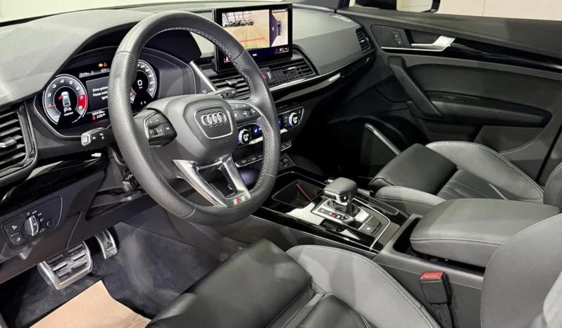 
								Audi Q5 45 TFSI Black Optic full									