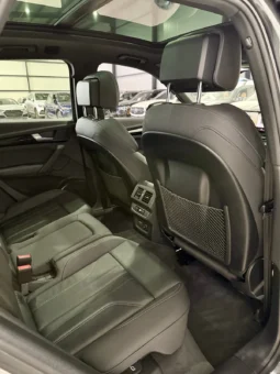 
										Audi Q5 45 TFSI Black Optic full									