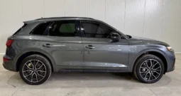 
										Audi Q5 45 TFSI Black Optic full									
