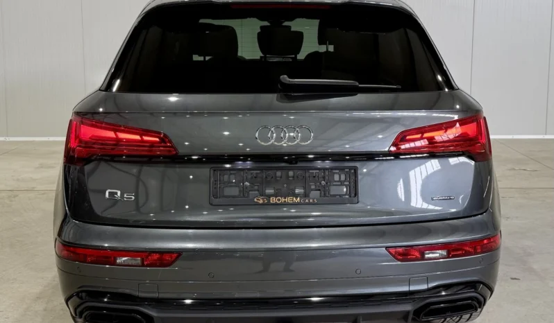 
								Audi Q5 45 TFSI Black Optic full									
