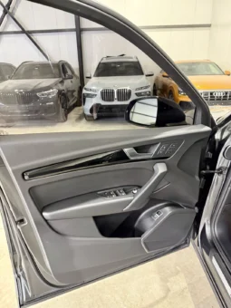 
										Audi Q5 45 TFSI Black Optic full									