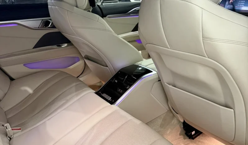 
								BMW 850 GC xDrive Shadow Line full									