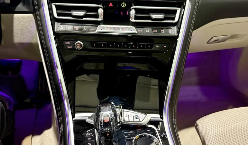 
								BMW 850 GC xDrive Shadow Line full									
