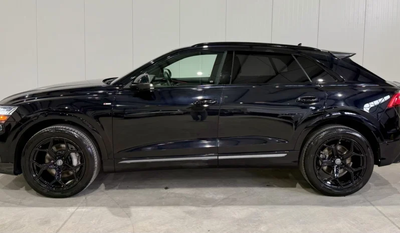 
								Audi Q8 55TFSI Technik Black Optic full									