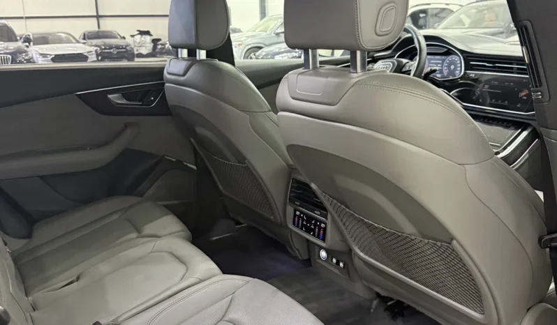 
								Audi Q8 55TFSI Technik full									
