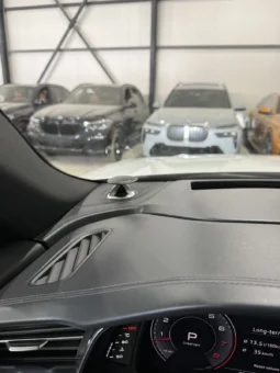 
										Audi Q8 55TFSI Technik full									