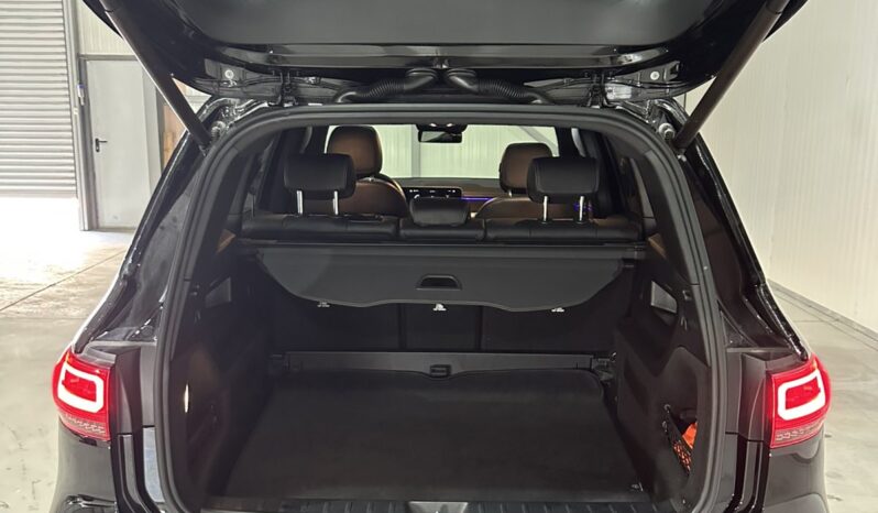 
								Mercedes-Benz GLB 250 full									
