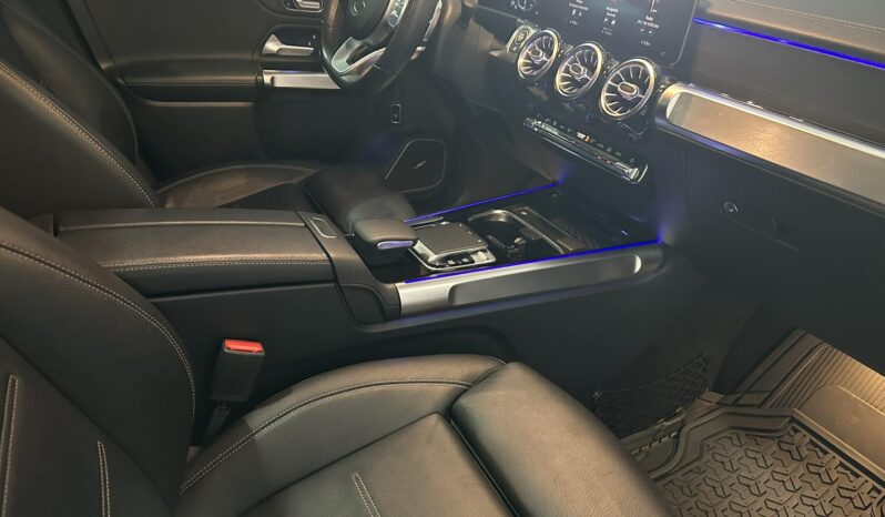 
								Mercedes-Benz GLB 250 full									