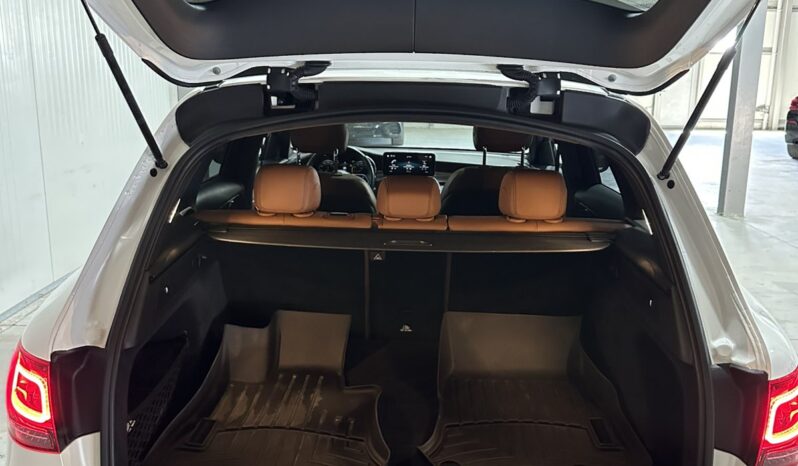 
								Mercedes-Benz GLC 300 full									