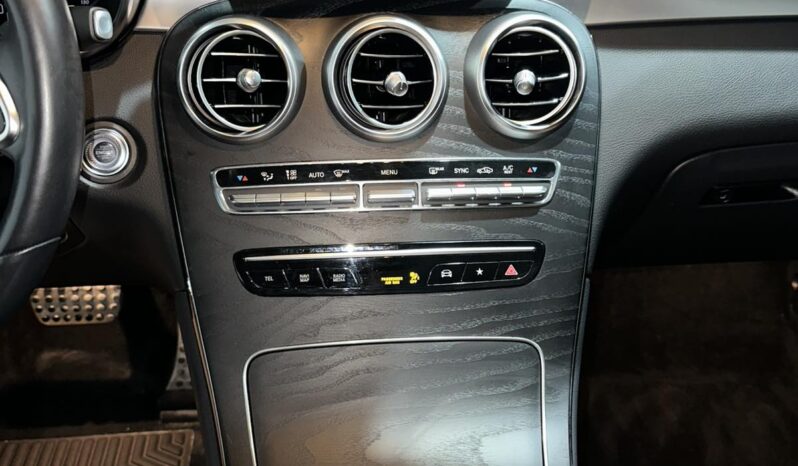 
								Mercedes-Benz GLC 300 full									