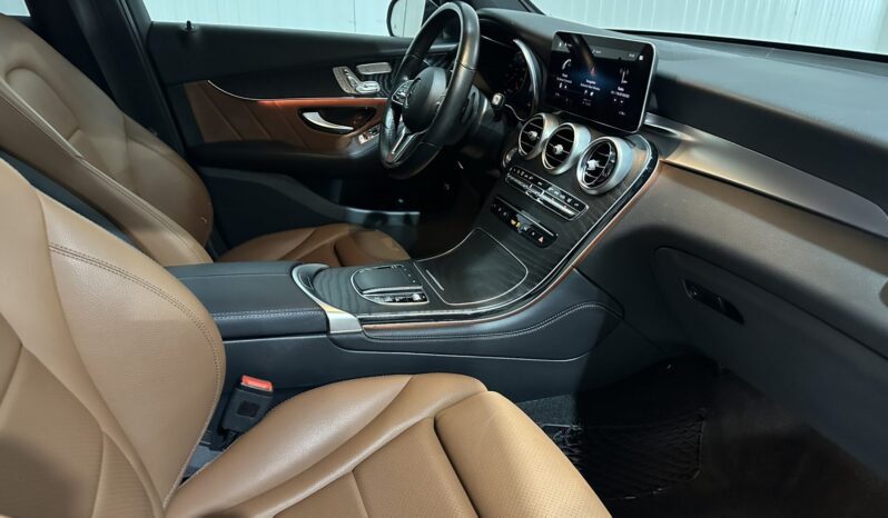 
								Mercedes-Benz GLC 300 full									