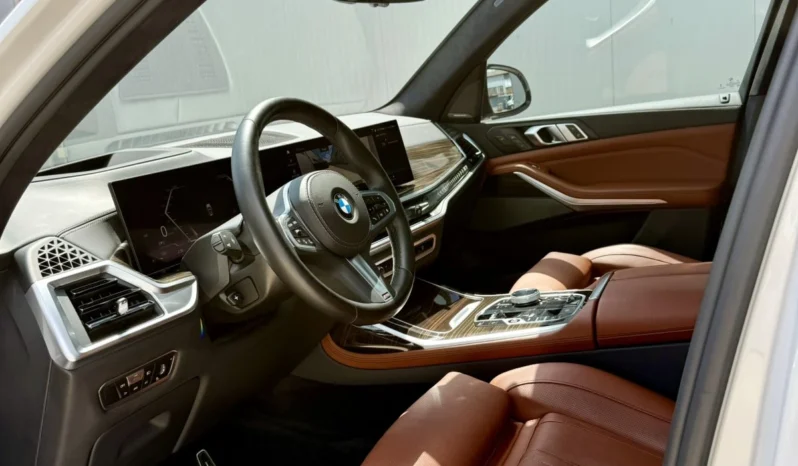 
								BMW X7 40i xDrive M Pro Package full									