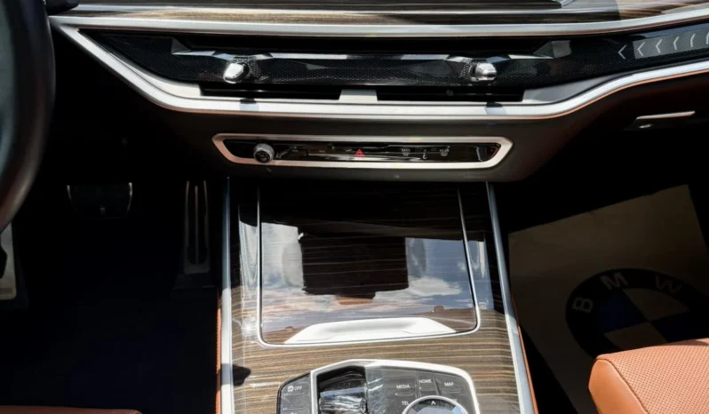 
								BMW X7 40i xDrive M Pro Package full									