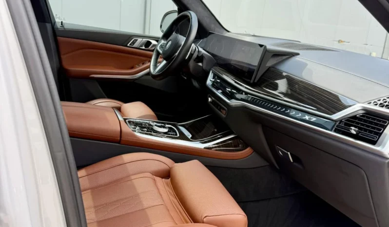 
								BMW X7 40i xDrive M Pro Package full									
