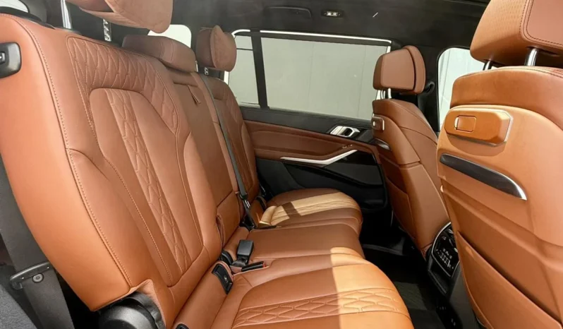 
								BMW X7 40i xDrive M Pro Package full									