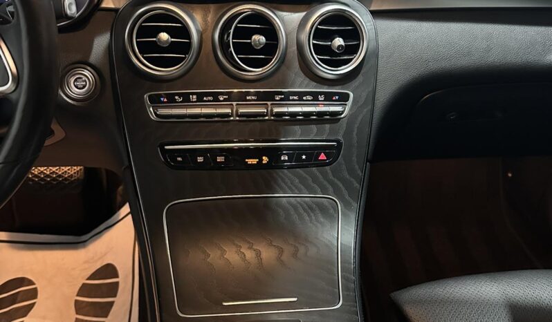 
								Mercedes-Benz GLC 300 AMG Package full									
