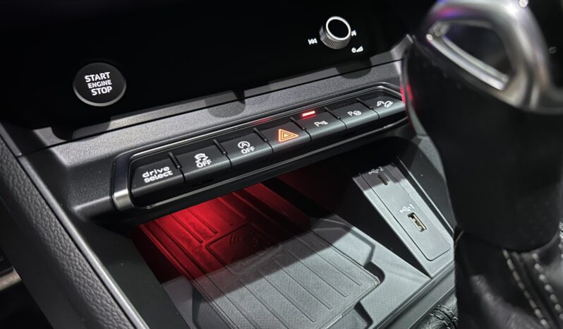 
								Audi Q3 TECHNIK 45TFSI full									