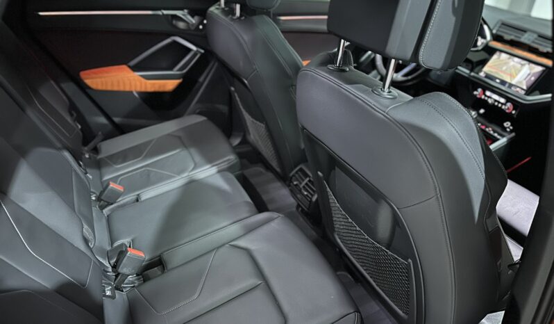 
								Audi Q3 TECHNIK 45TFSI full									
