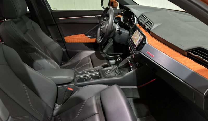 
								Audi Q3 TECHNIK 45TFSI full									