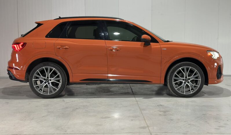 
								Audi Q3 TECHNIK 45TFSI full									