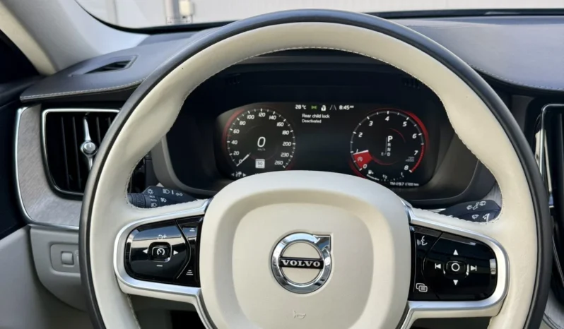 
								Volvo XC60 T6 Inscription full									