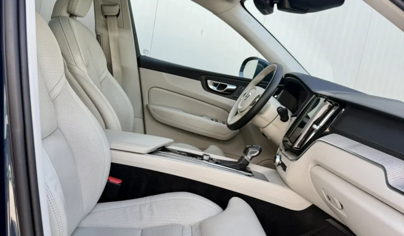 
								Volvo XC60 T6 Inscription full									