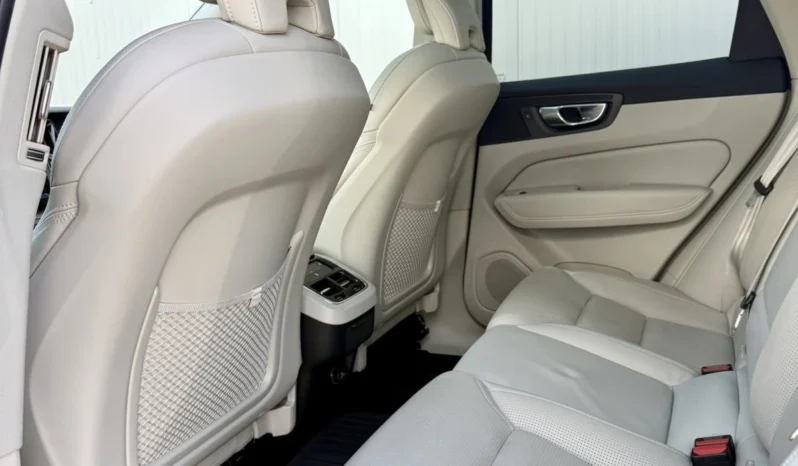
								Volvo XC60 T6 Inscription full									