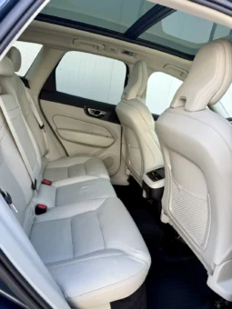 
										Volvo XC60 T6 Inscription full									