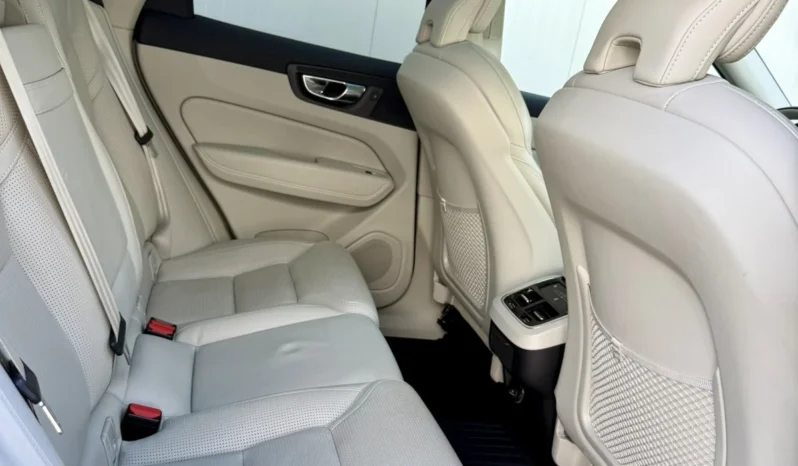 
								Volvo XC60 T6 Inscription full									