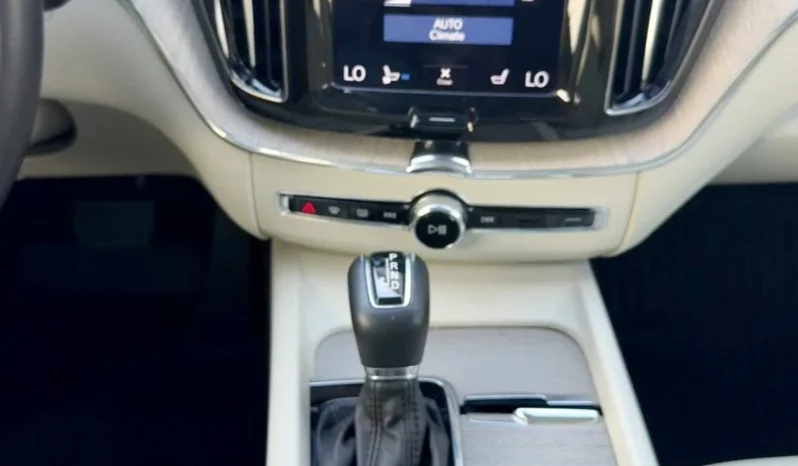 
								Volvo XC60 T6 Inscription full									