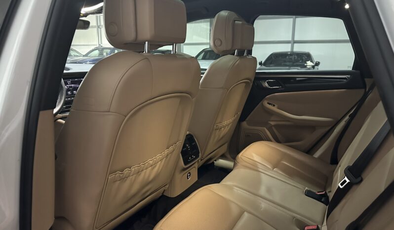 
								Porsche Macan S 30T full									