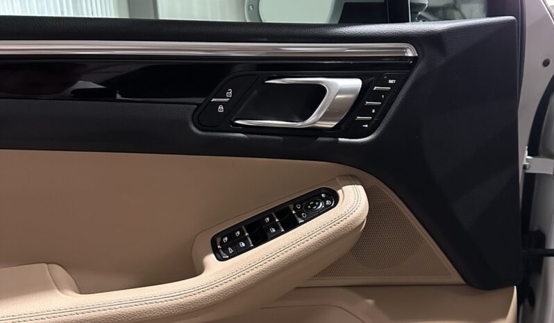 
								Porsche Macan S 30T full									