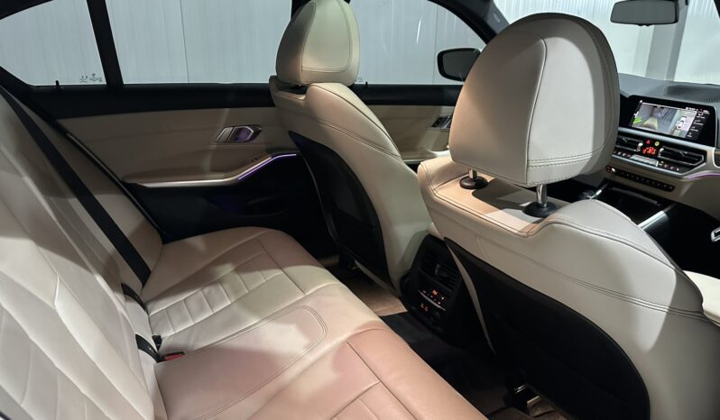 
								BMW 330 xDrive M Package full									