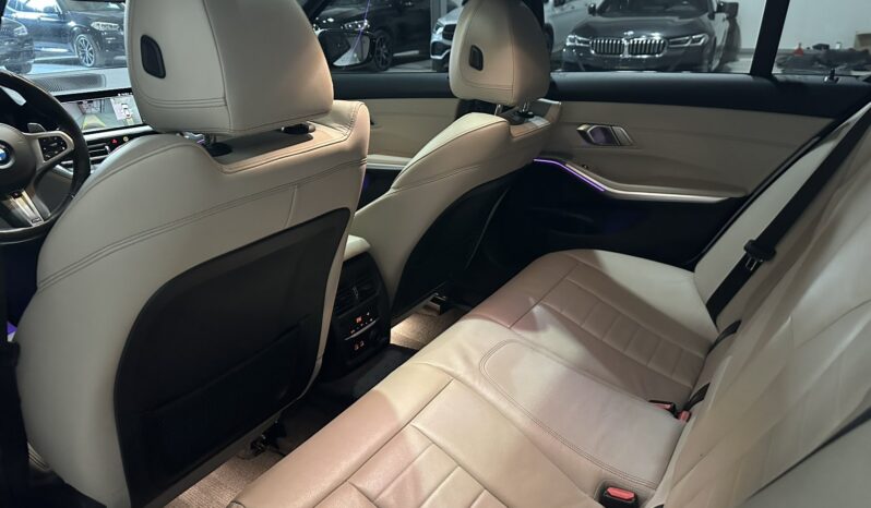 
								BMW 330 xDrive M Package full									
